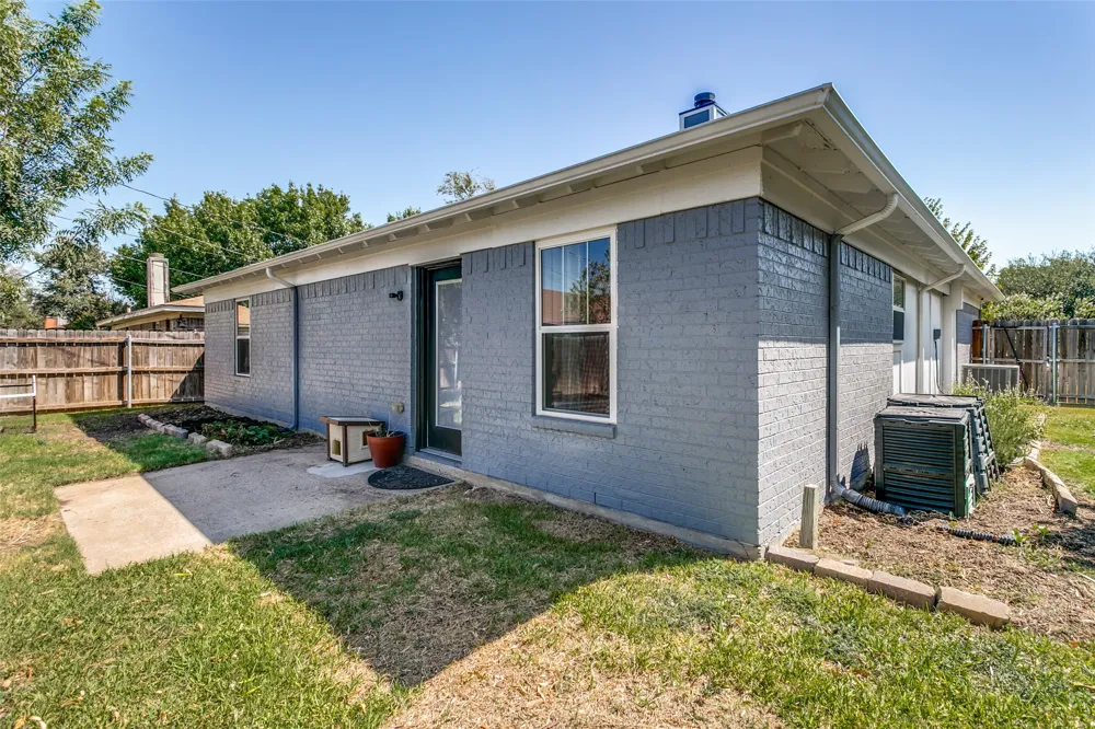 424 Allencrest Drive White Settlement, TX 76108