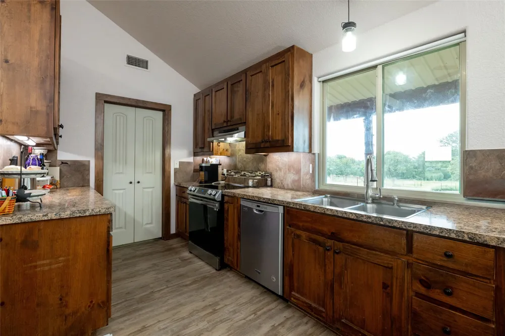 493 Browning Road Bellevue, TX 76228