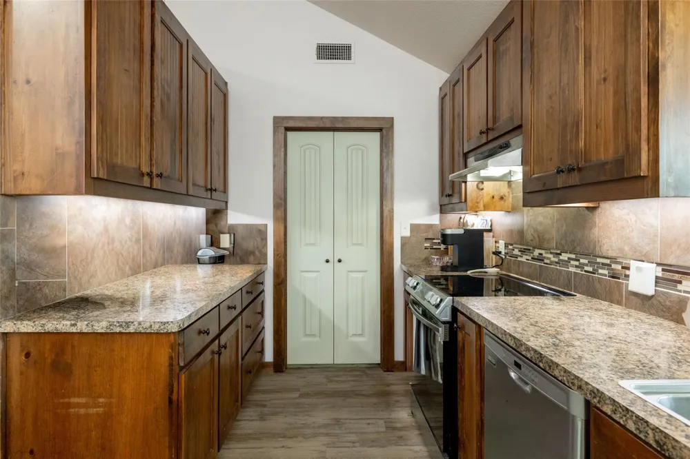 493 Browning Road Bellevue, TX 76228