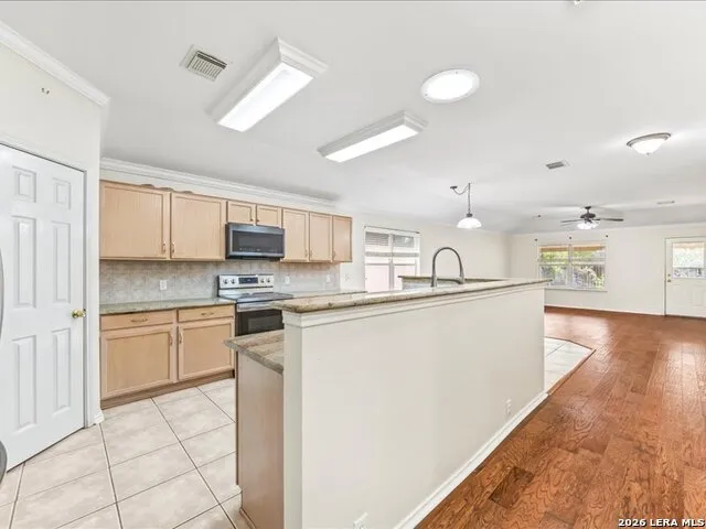 1665 Rolling Brook Ln Schertz, TX 78154