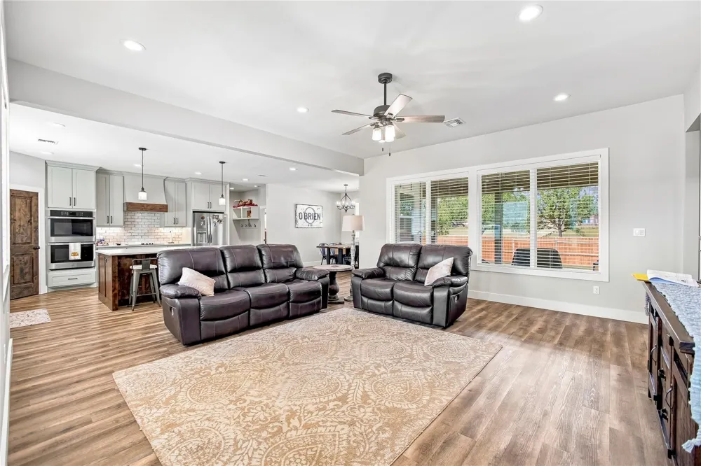 106 Laurel Oak Circle Cuero, TX 77954