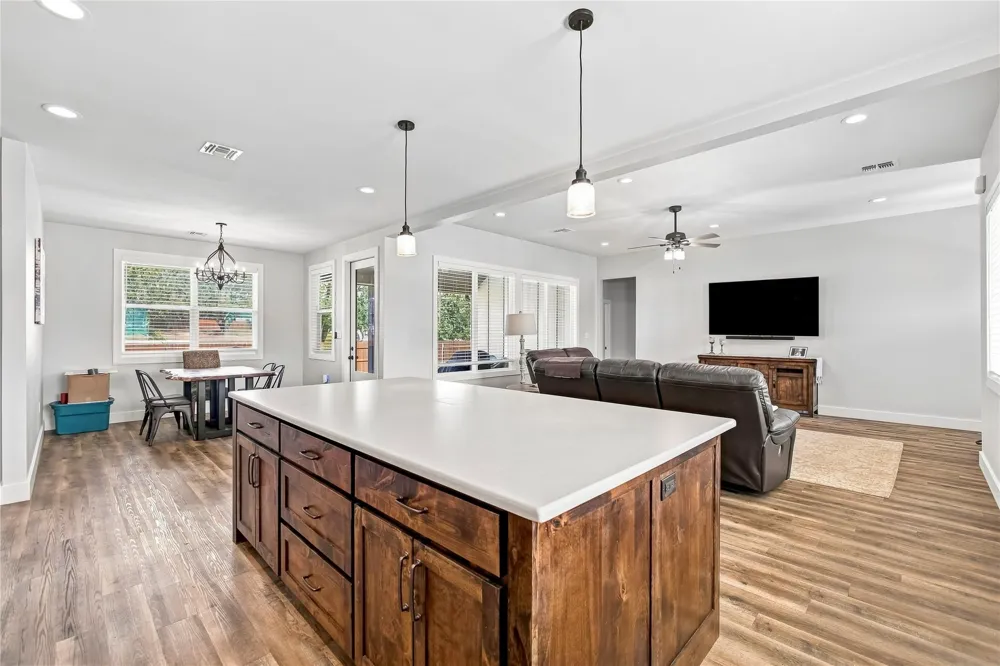 106 Laurel Oak Circle Cuero, TX 77954