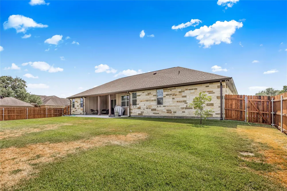 106 Laurel Oak Circle Cuero, TX 77954