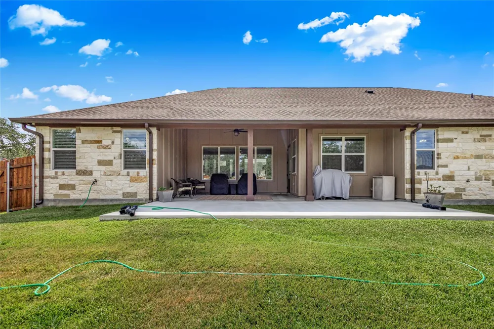 106 Laurel Oak Circle Cuero, TX 77954