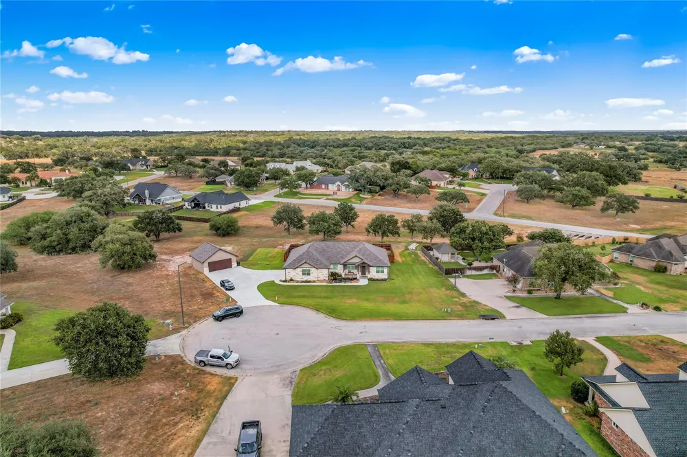 106 Laurel Oak Circle Cuero, TX 77954