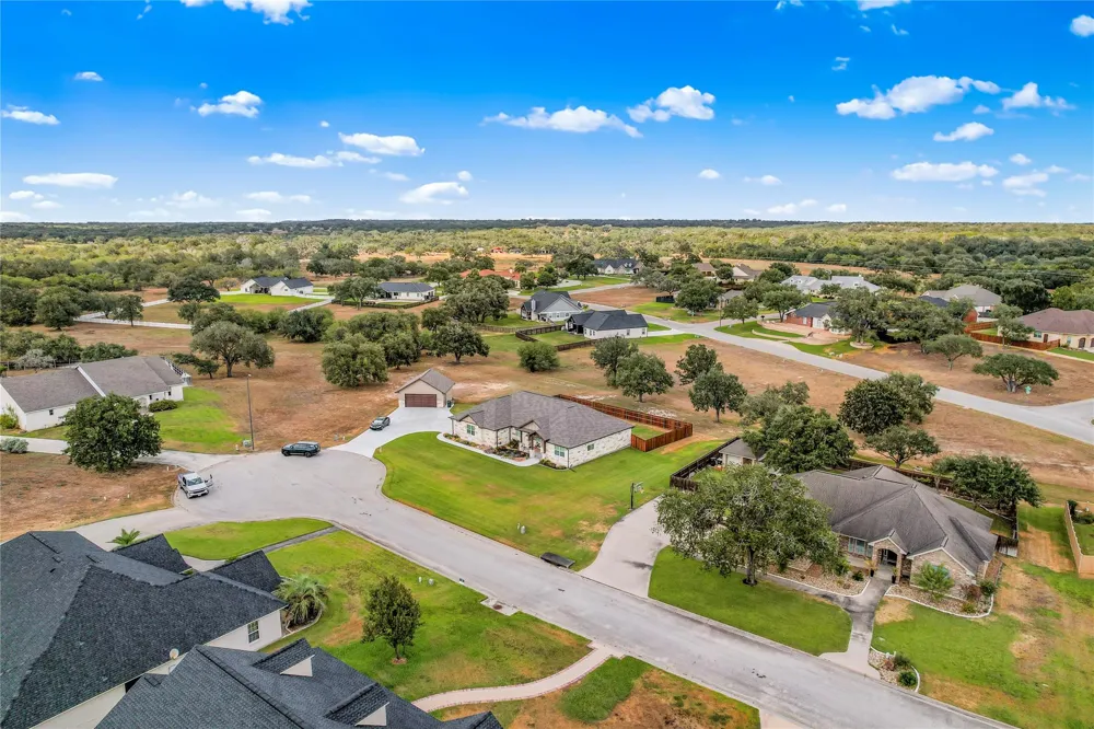 106 Laurel Oak Circle Cuero, TX 77954
