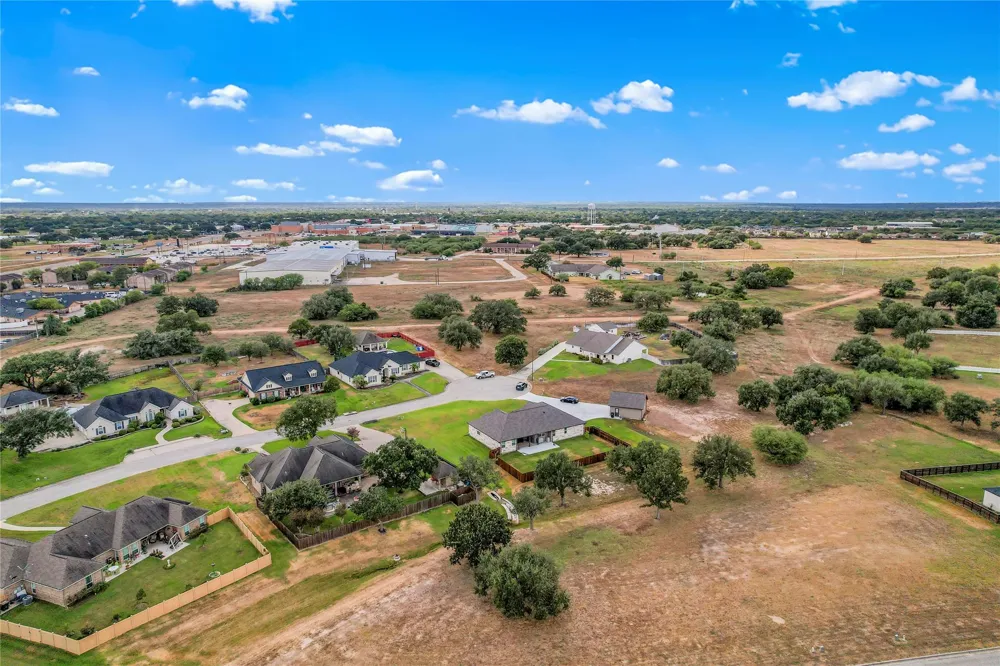 106 Laurel Oak Circle Cuero, TX 77954