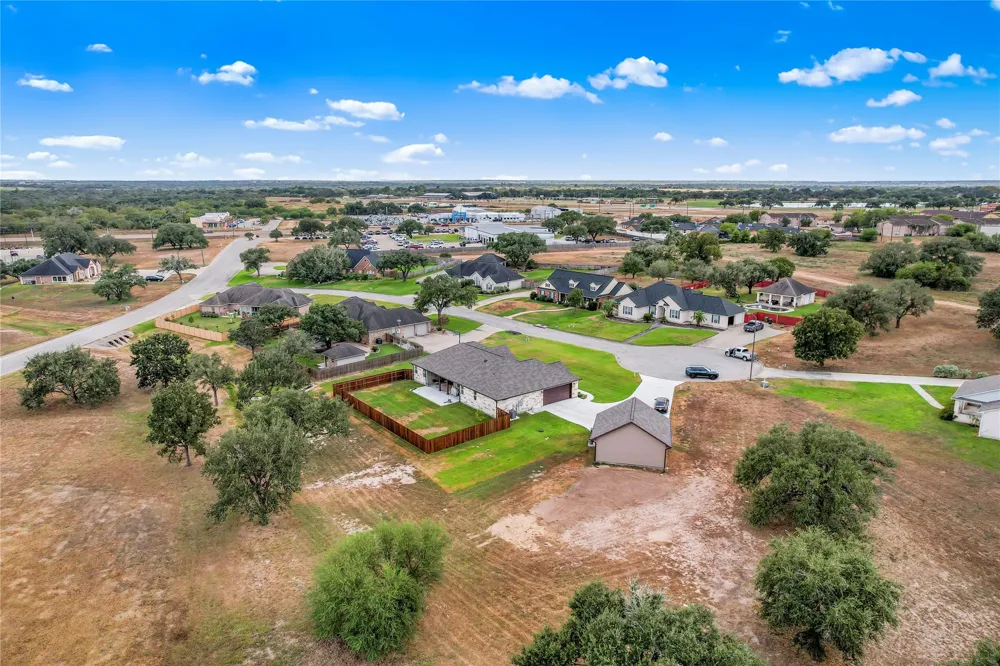 106 Laurel Oak Circle Cuero, TX 77954