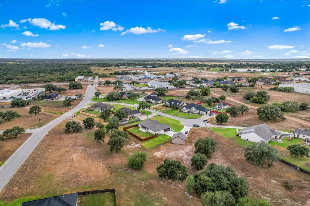 106 Laurel Oak Circle Cuero, TX 77954