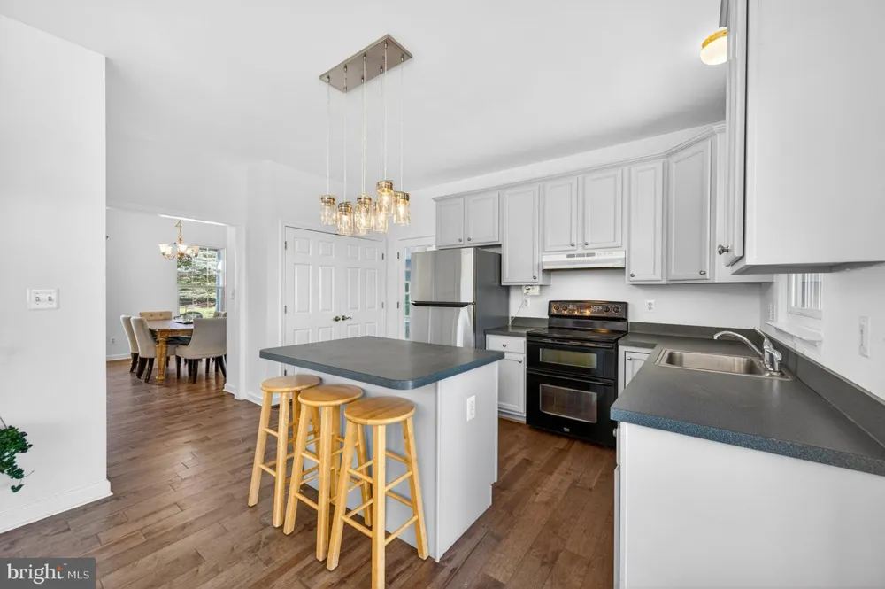 8840 MAPLEVILLE ROAD Mount Airy, MD 21771
