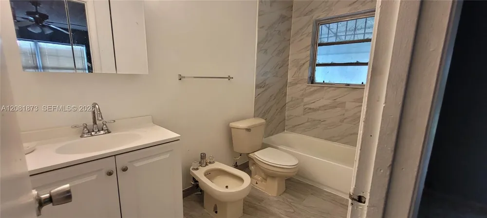 3641 NW 15th St Miami, FL 33125