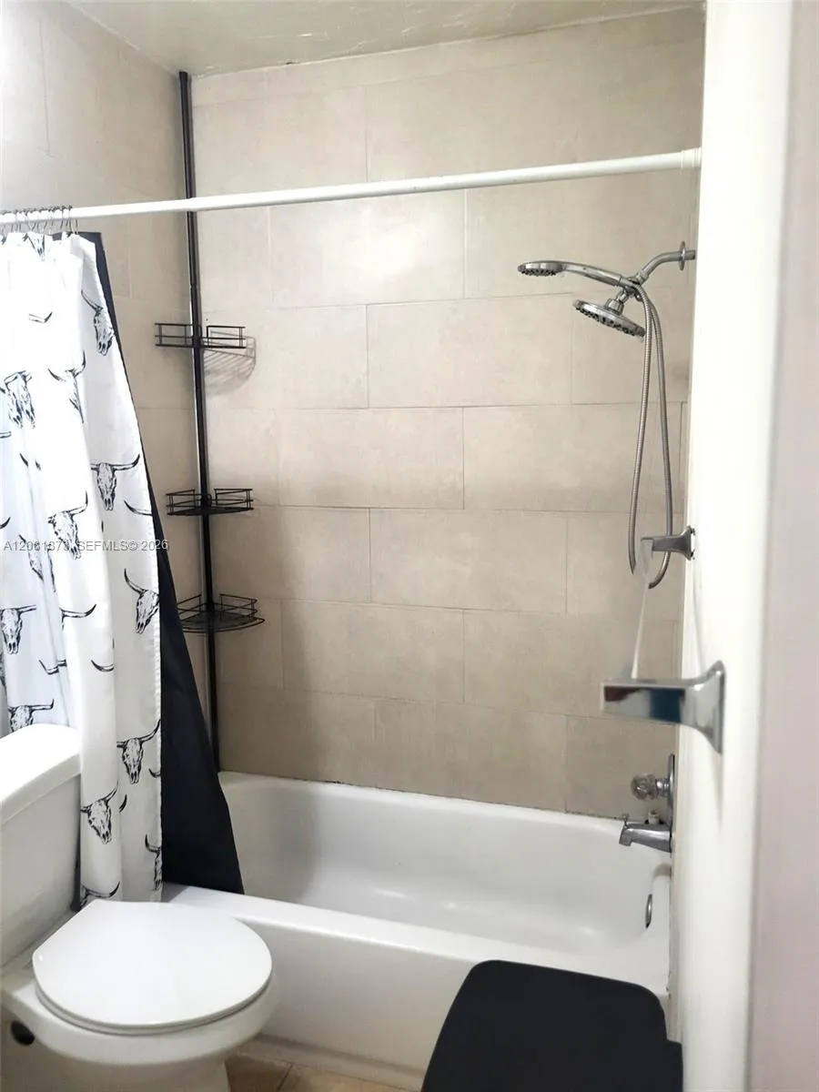 3641 NW 15th St Miami, FL 33125