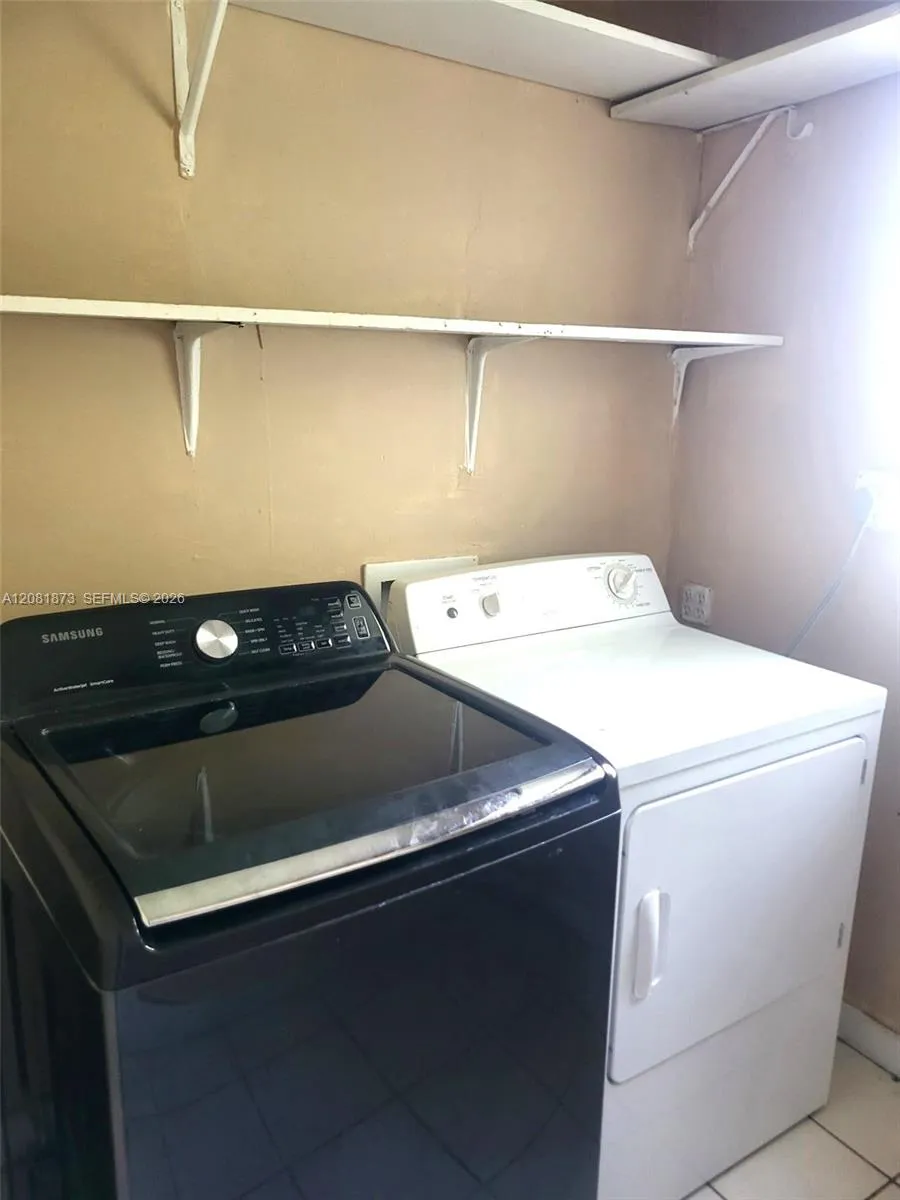 3641 NW 15th St Miami, FL 33125