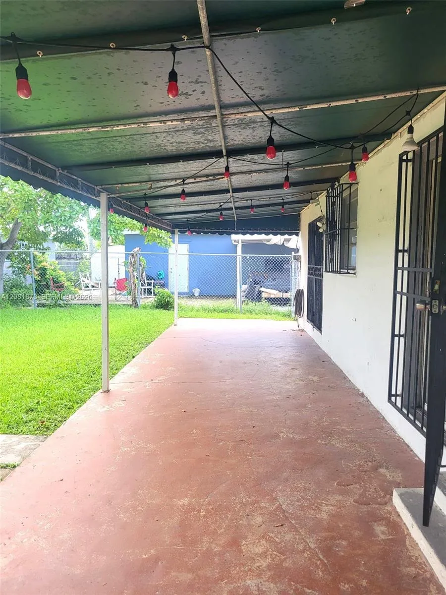 3641 NW 15th St Miami, FL 33125