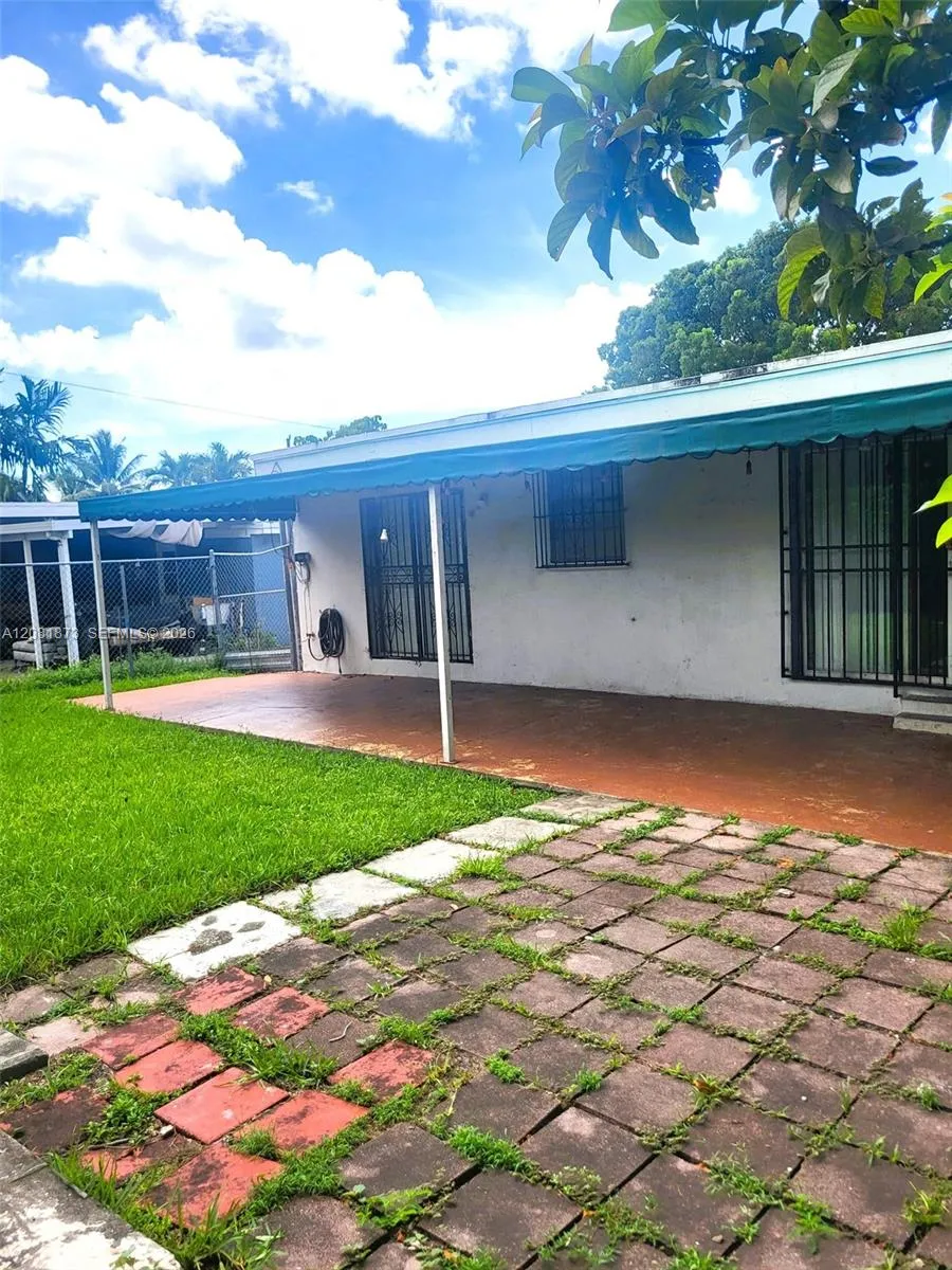 3641 NW 15th St Miami, FL 33125