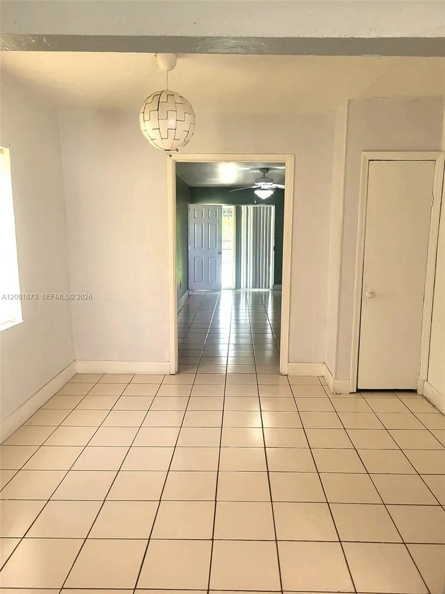 3641 NW 15th St Miami, FL 33125