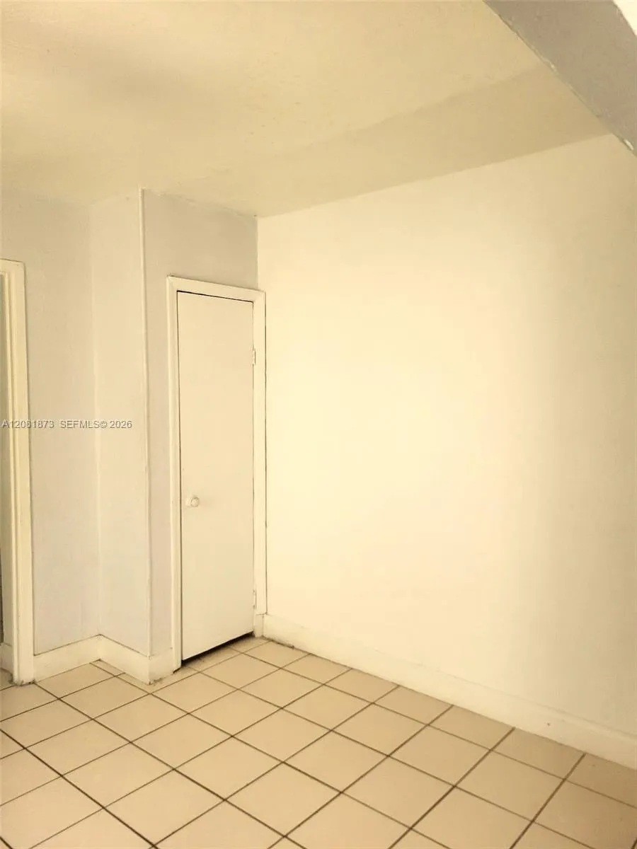3641 NW 15th St Miami, FL 33125