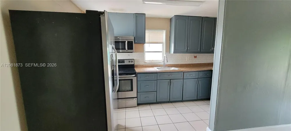 3641 NW 15th St Miami, FL 33125