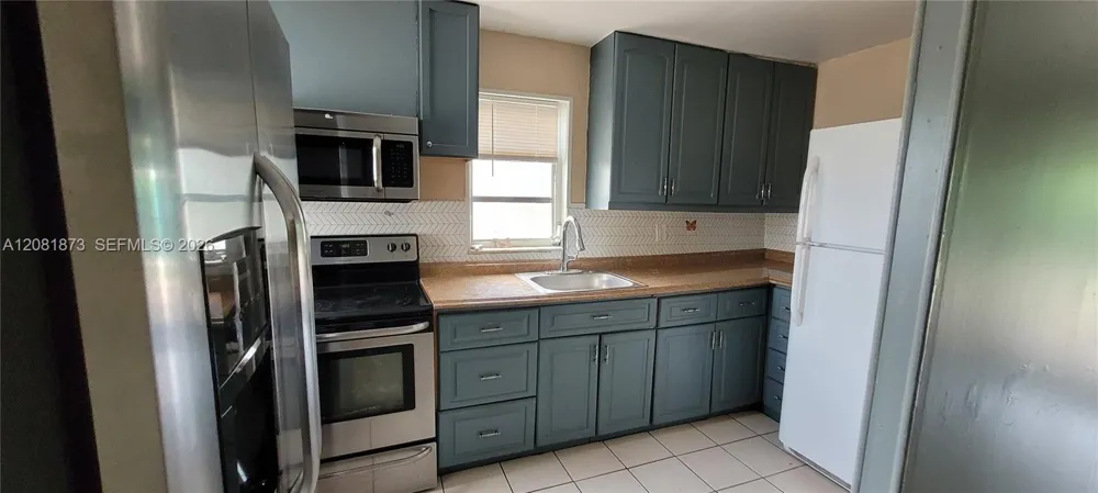 3641 NW 15th St Miami, FL 33125