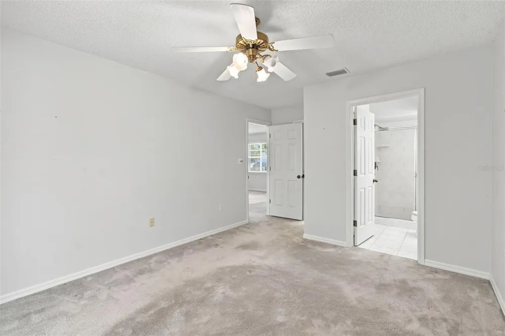 863 WISTERIA PLACE Tavares, FL 32778