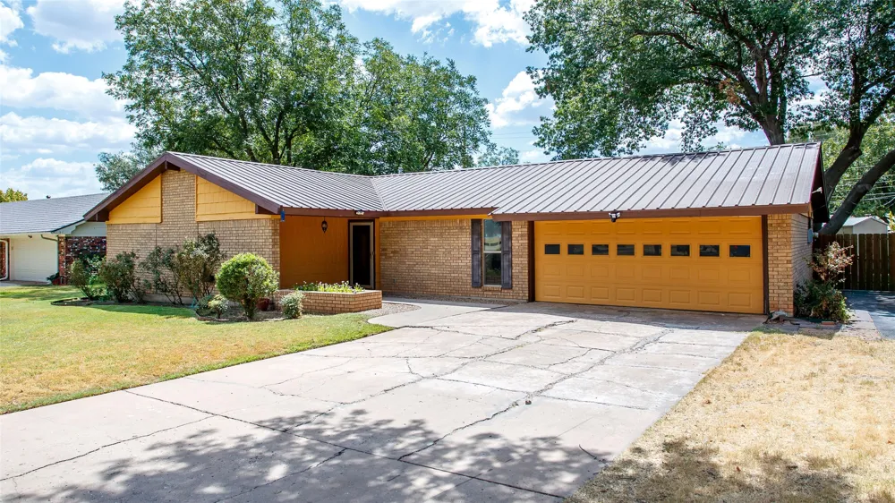 1009 W Edwards Olney, TX 76374