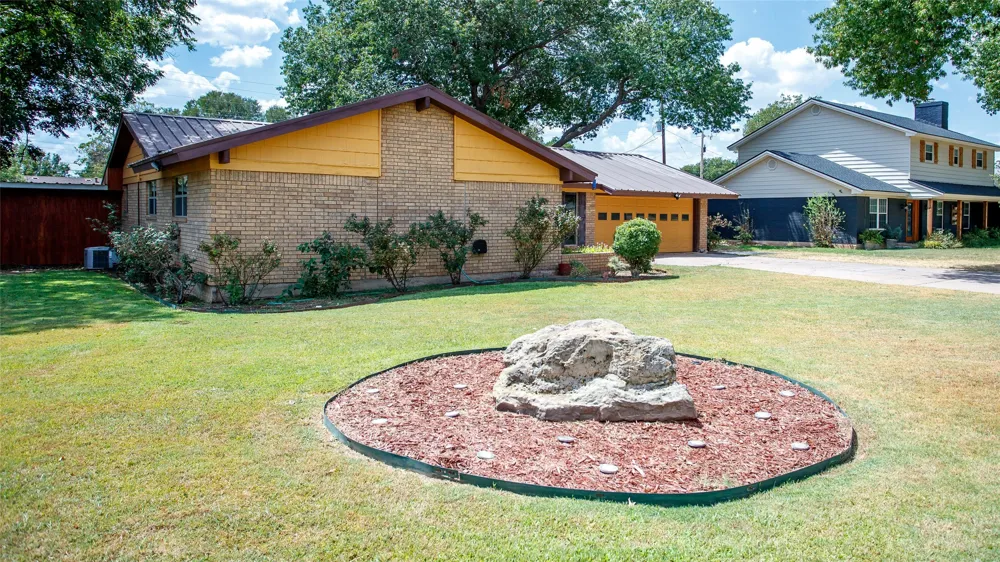 1009 W Edwards Olney, TX 76374