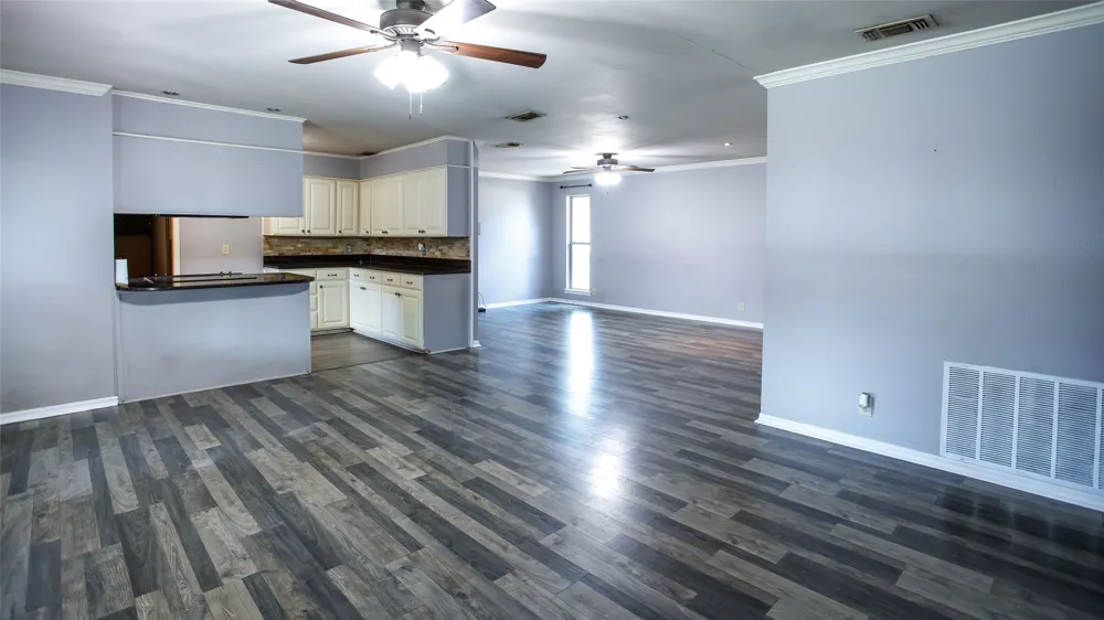 1009 W Edwards Olney, TX 76374