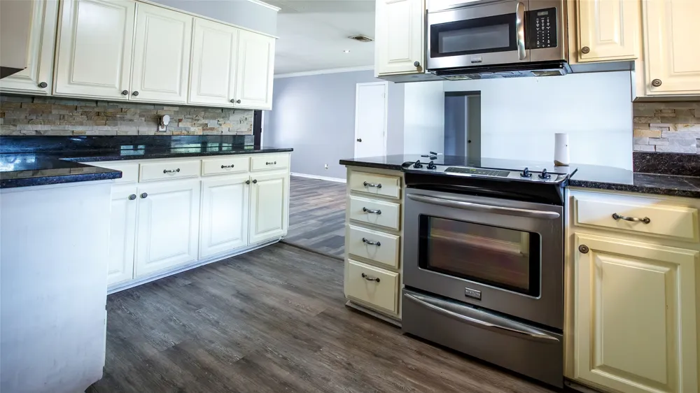1009 W Edwards Olney, TX 76374