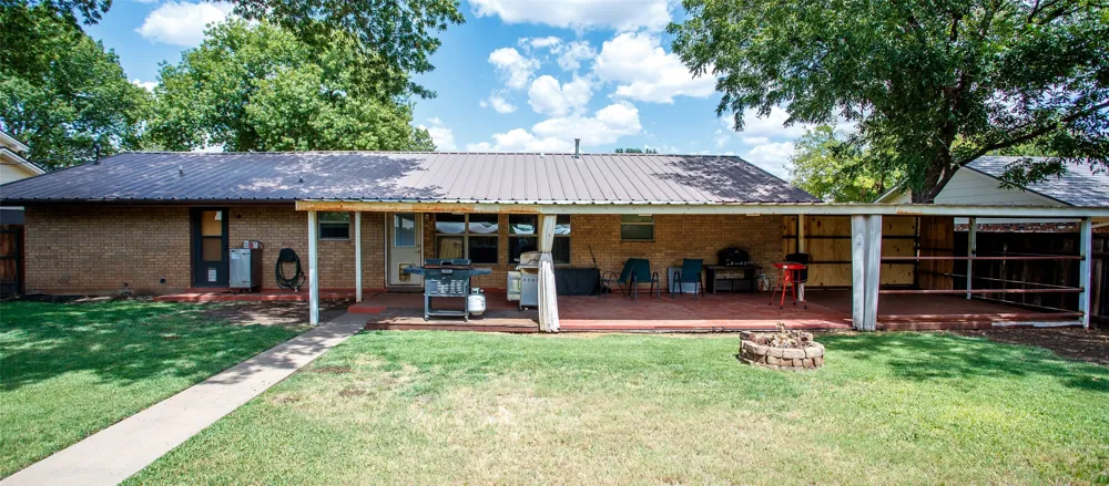 1009 W Edwards Olney, TX 76374