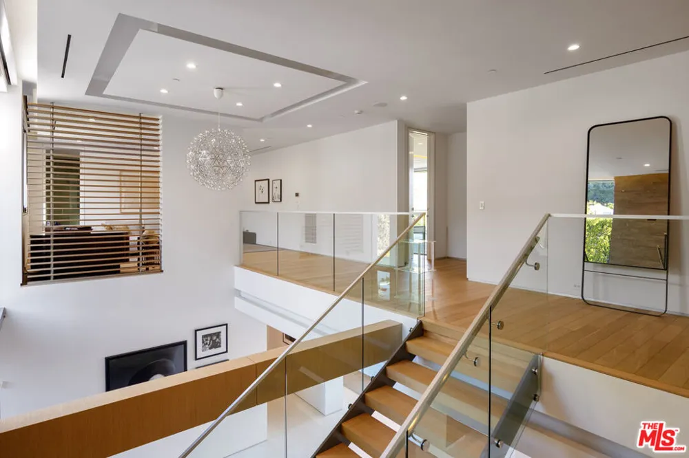 1401 Londonderry Place Los Angeles, CA 90069