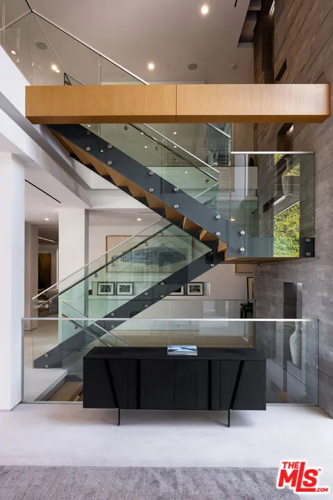 1401 Londonderry Place Los Angeles, CA 90069