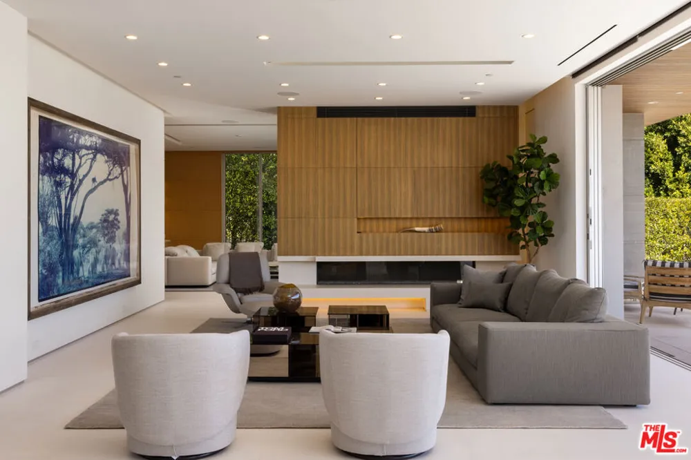 1401 Londonderry Place Los Angeles, CA 90069