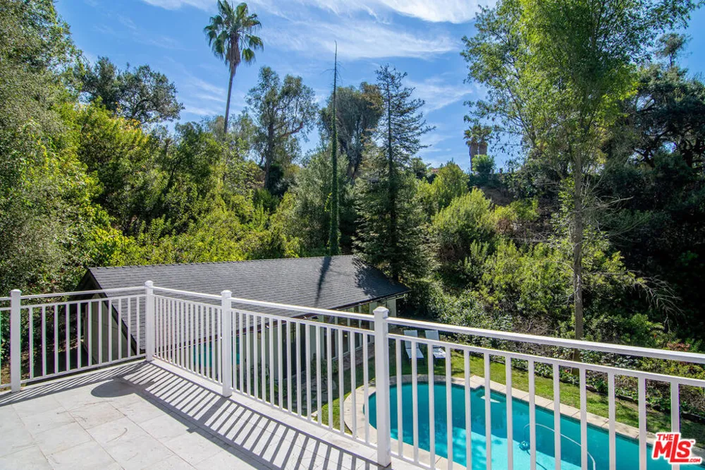 9530 Moonridge Terrace Place Los Angeles, CA 90210