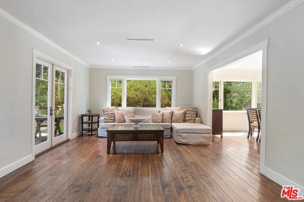 9530 Moonridge Terrace Place Los Angeles, CA 90210