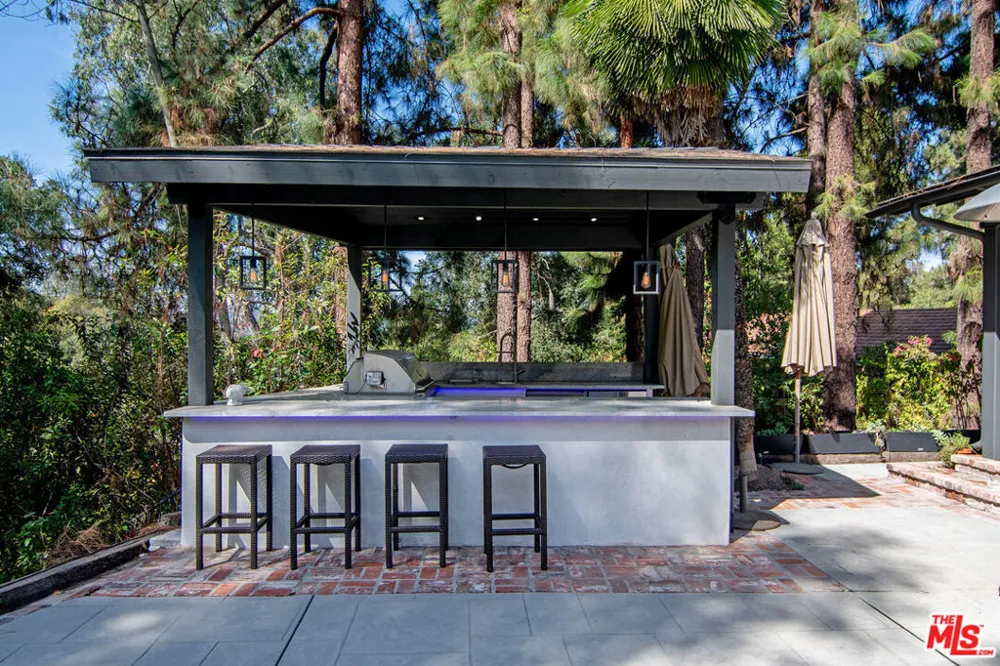 9530 Moonridge Terrace Place Los Angeles, CA 90210