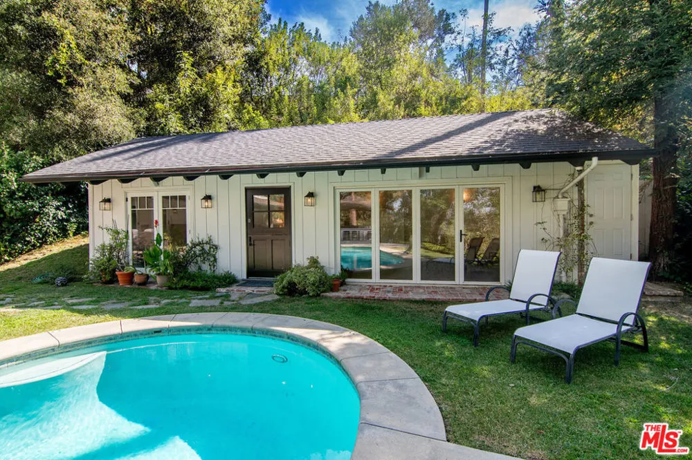 9530 Moonridge Terrace Place Los Angeles, CA 90210