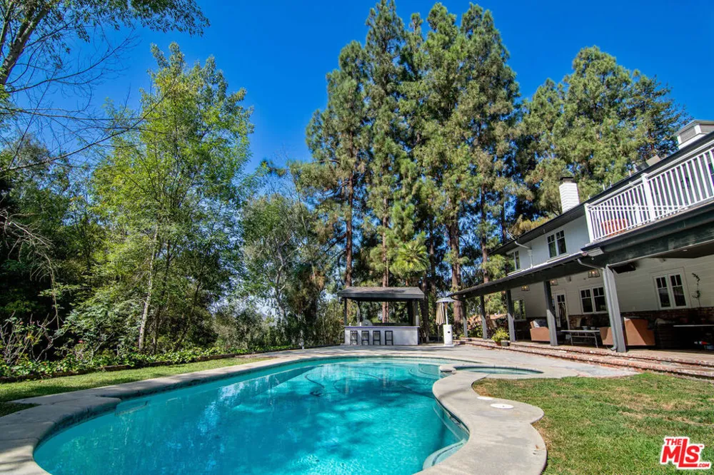 9530 Moonridge Terrace Place Los Angeles, CA 90210