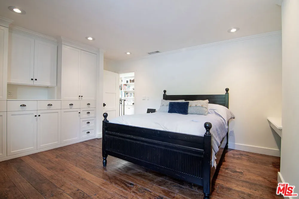 9530 Moonridge Terrace Place Los Angeles, CA 90210