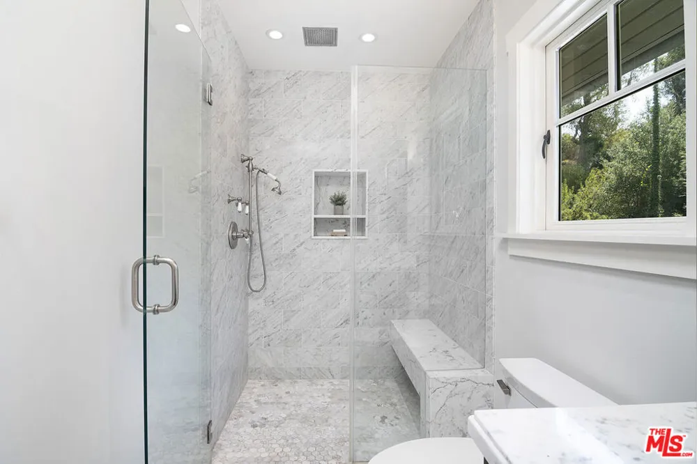 9530 Moonridge Terrace Place Los Angeles, CA 90210
