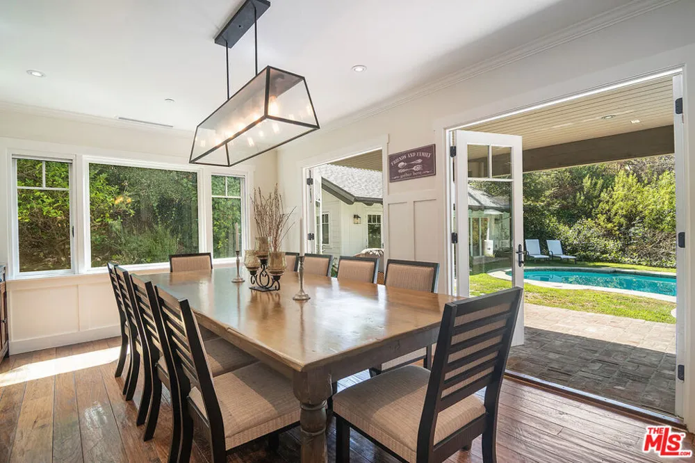 9530 Moonridge Terrace Place Los Angeles, CA 90210