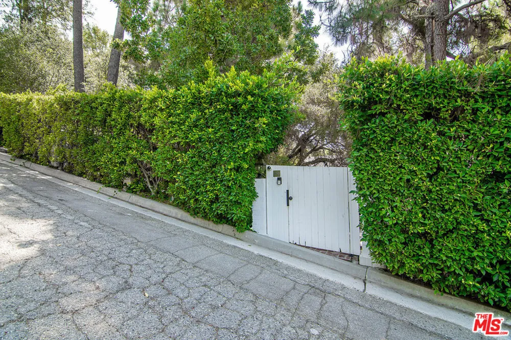 9530 Moonridge Terrace Place Los Angeles, CA 90210