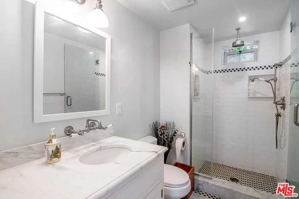 9530 Moonridge Terrace Place Los Angeles, CA 90210