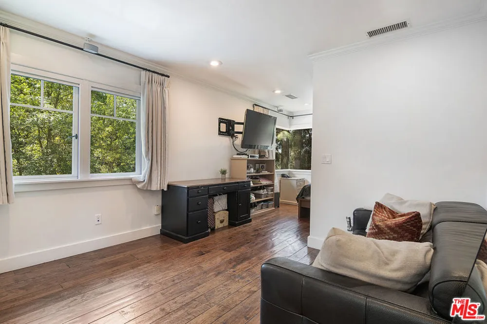 9530 Moonridge Terrace Place Los Angeles, CA 90210