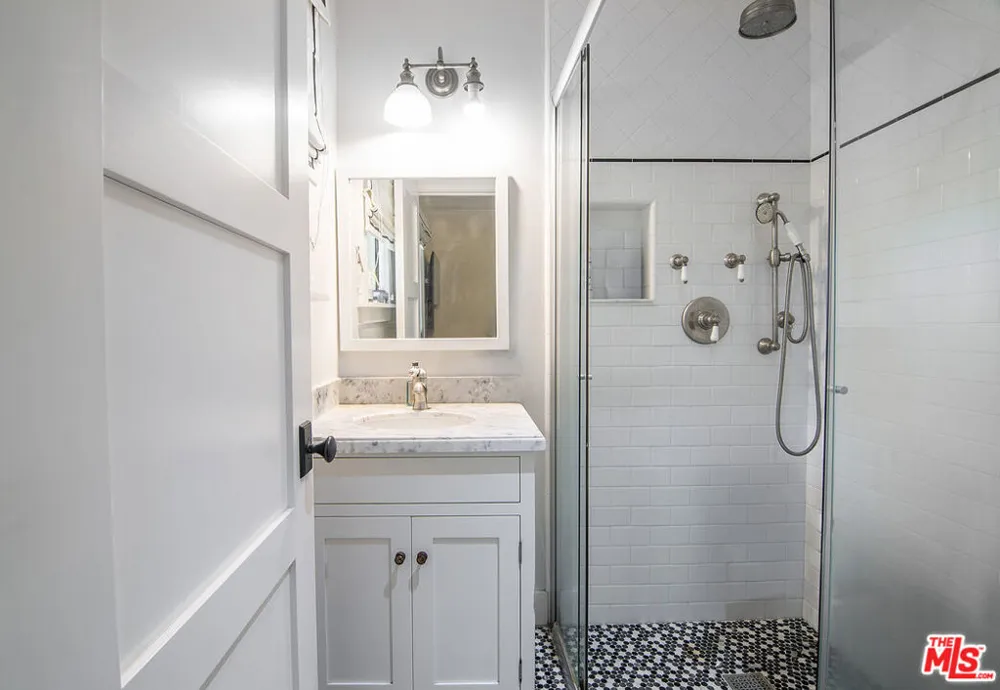 9530 Moonridge Terrace Place Los Angeles, CA 90210