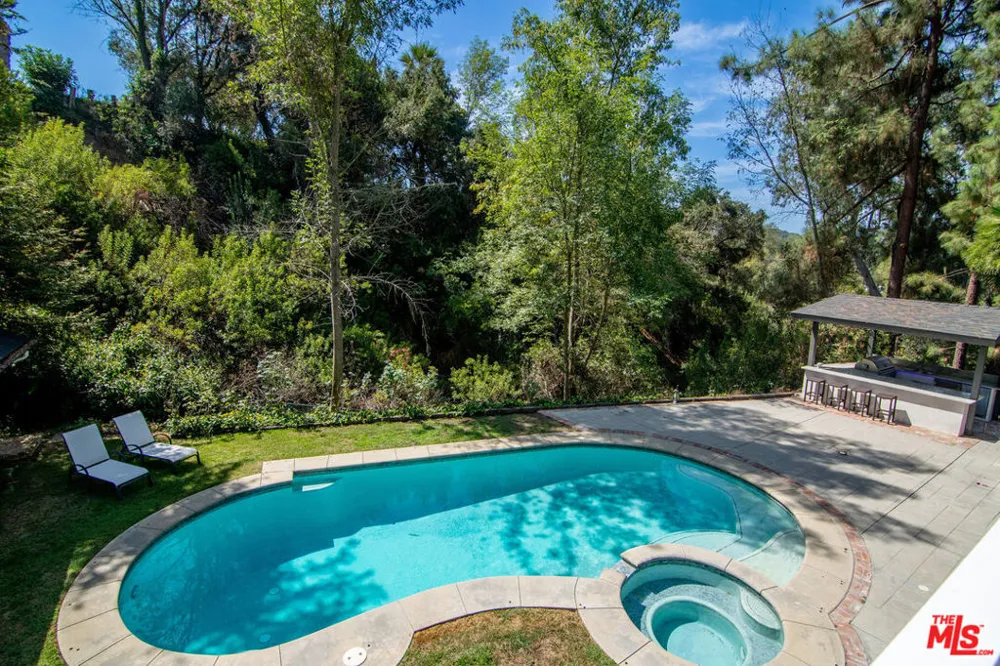 9530 Moonridge Terrace Place Los Angeles, CA 90210