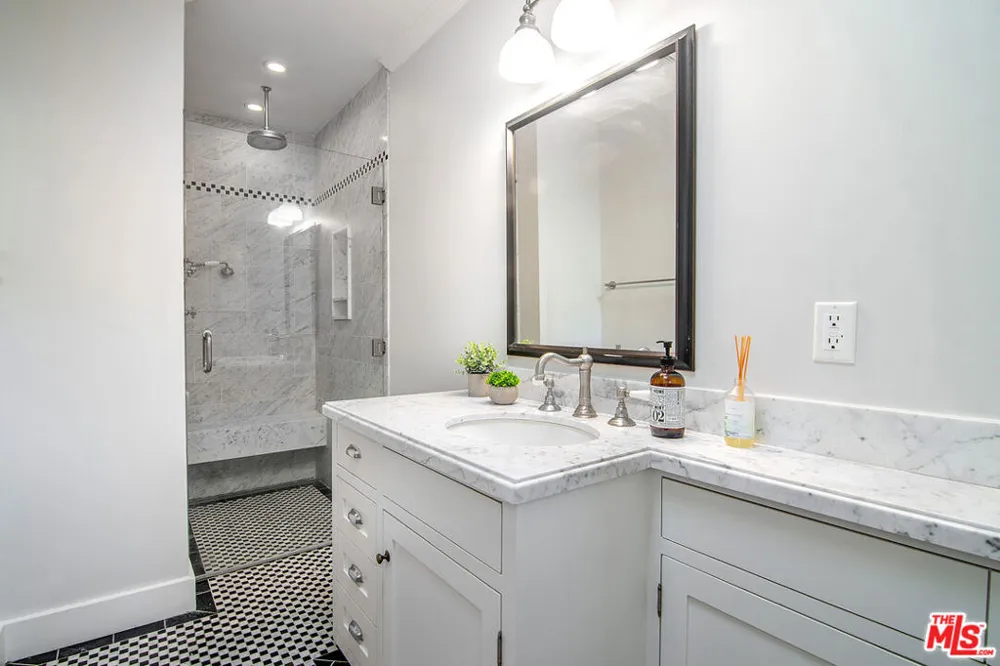 9530 Moonridge Terrace Place Los Angeles, CA 90210