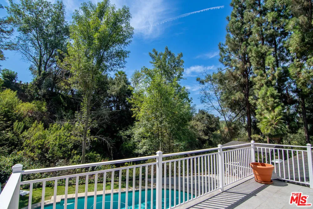 9530 Moonridge Terrace Place Los Angeles, CA 90210
