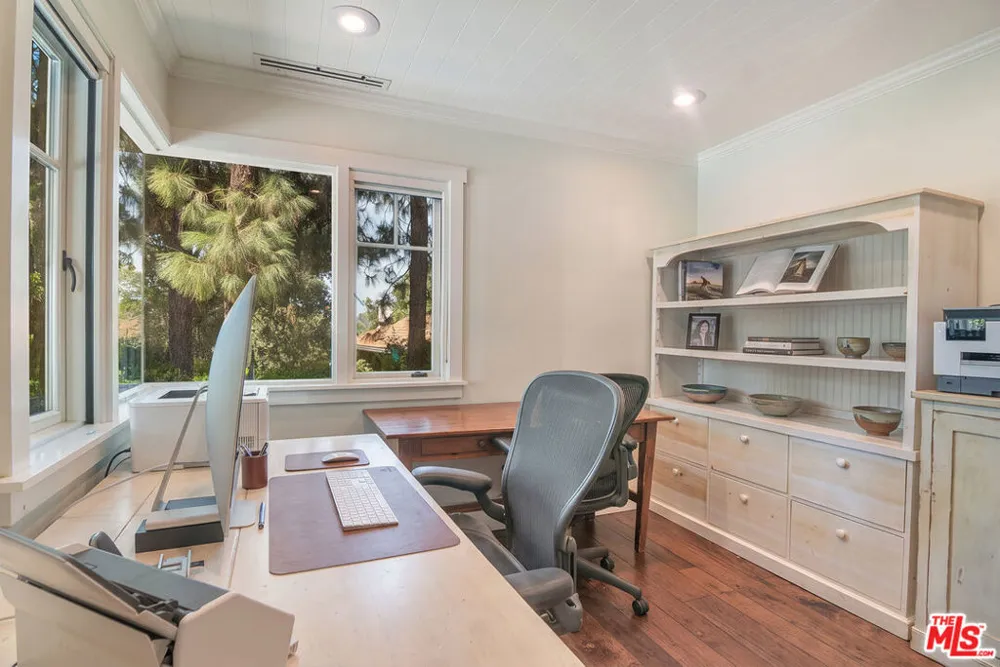 9530 Moonridge Terrace Place Los Angeles, CA 90210