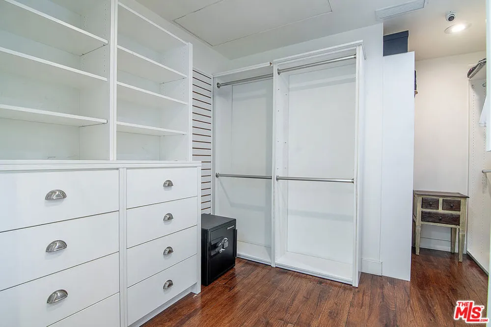 9530 Moonridge Terrace Place Los Angeles, CA 90210