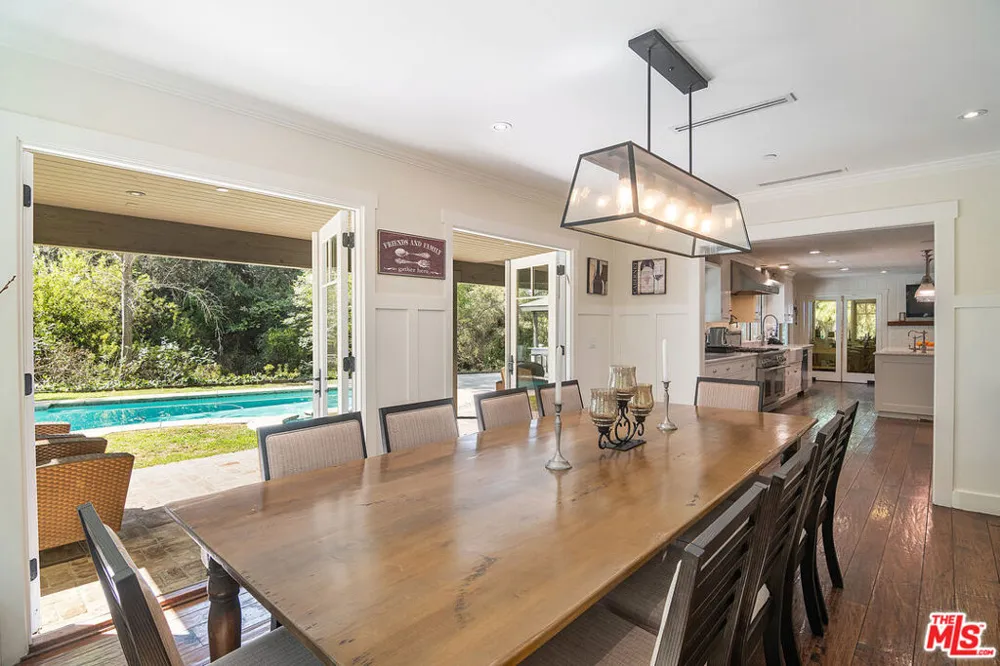9530 Moonridge Terrace Place Los Angeles, CA 90210